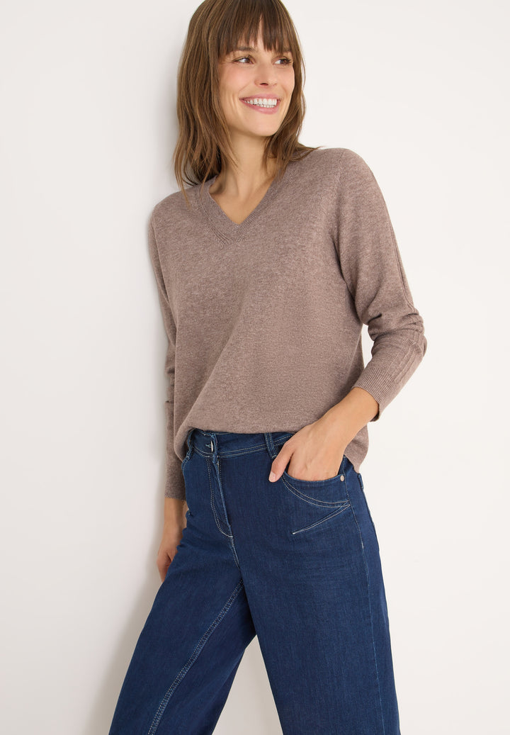 Cosy short V-neck, chocolate mousse melange 17189 Bild 6