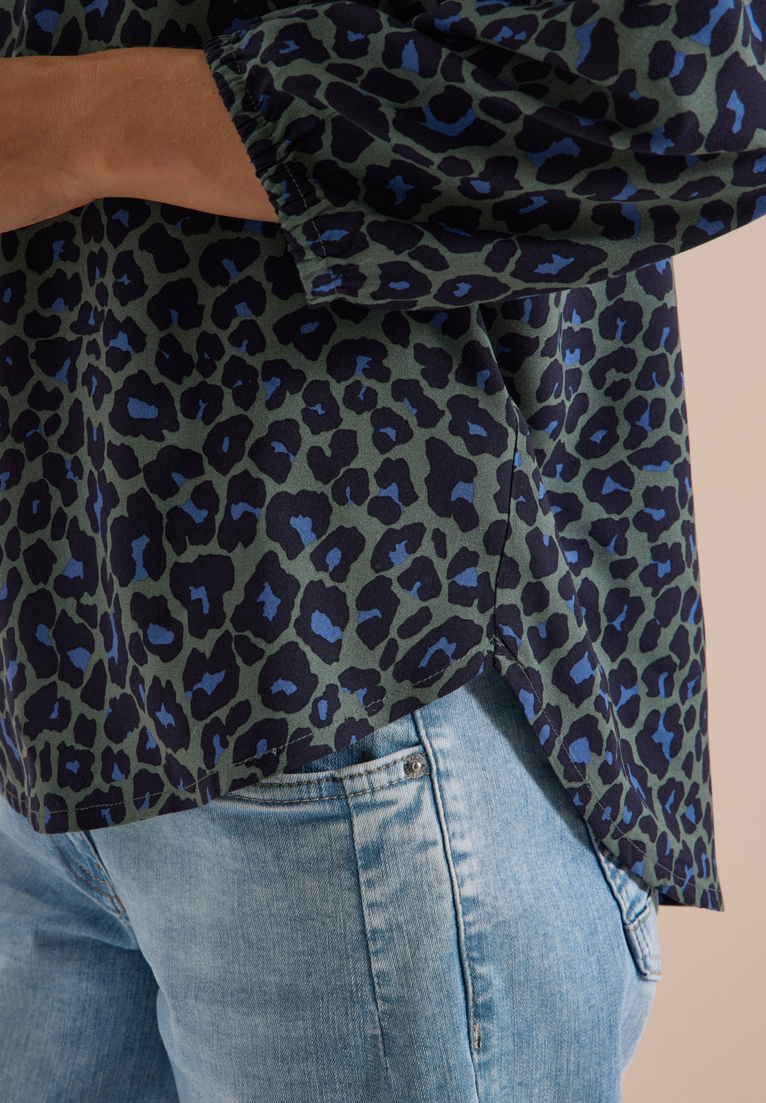 Leo AOP Blouse, dried olive green 37798 Bild 6