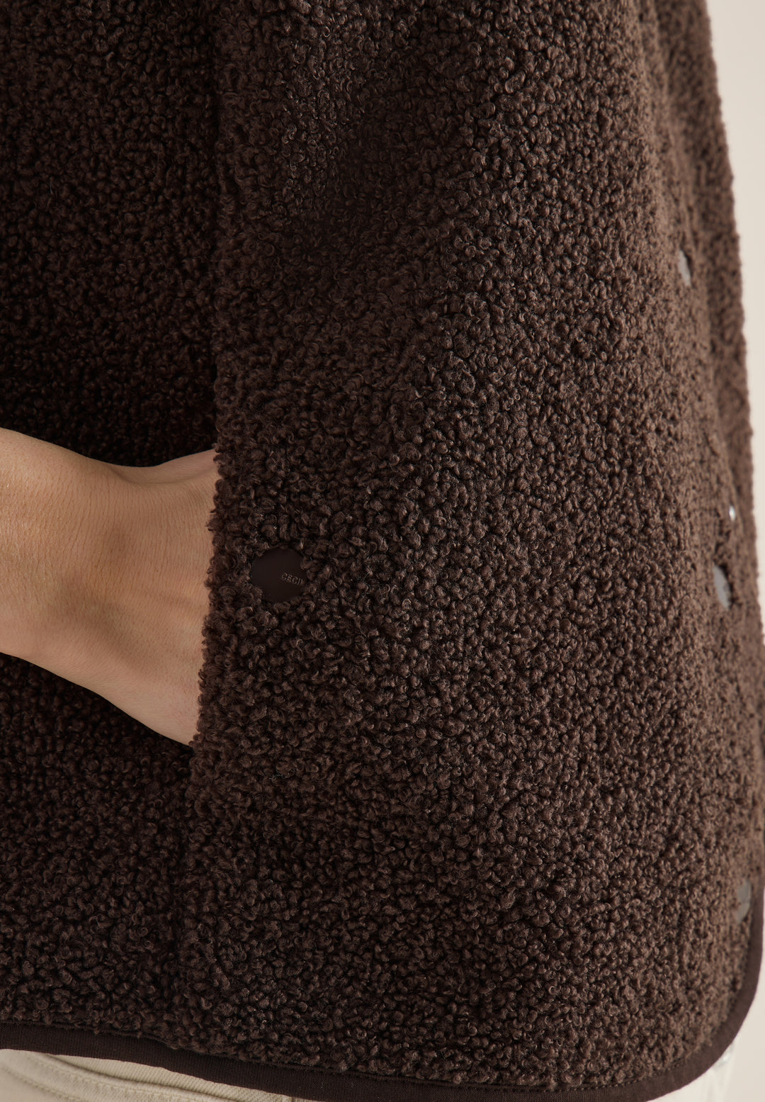 NOS Curly Fake Wool Vest, macchiato brown 17493 Bild 6