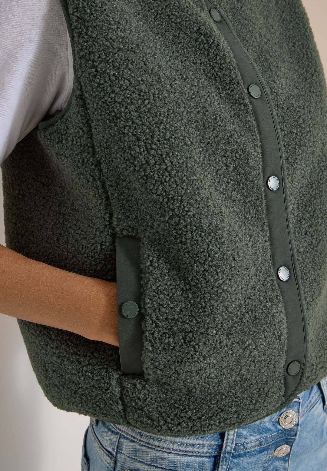 NOS Solid Matmix Teddy Vest, dried olive green 17798 Bild 7