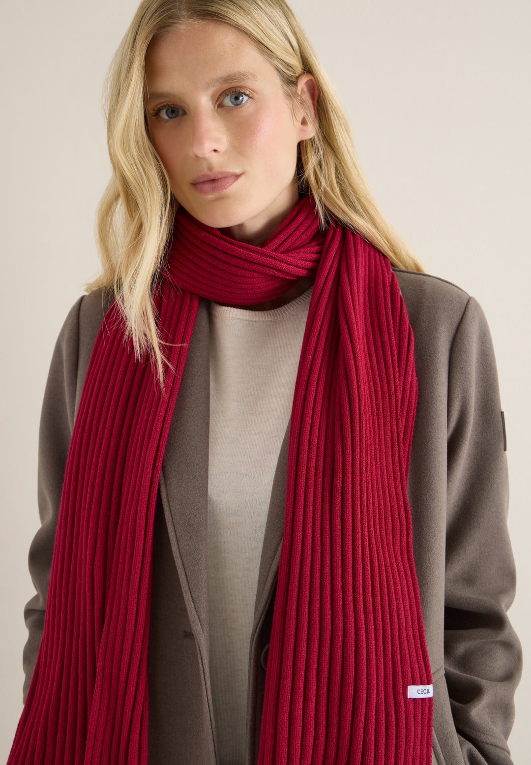 O_ TOS Solid Knit Scarf, beaujolais red 16710 Bild 4