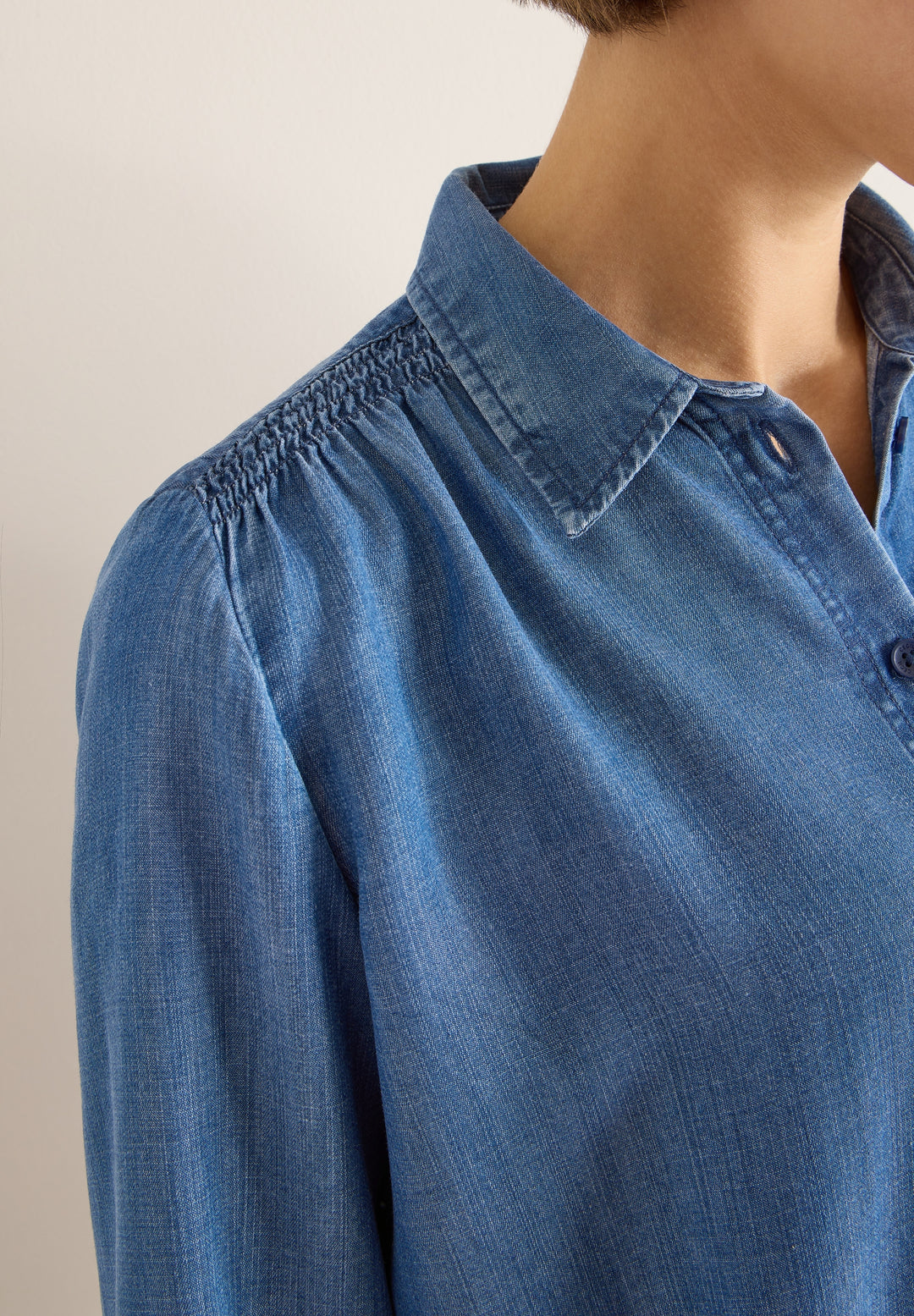 Smock Detail Lyocell Blouse, mid blue wash 10281 Bild 6
