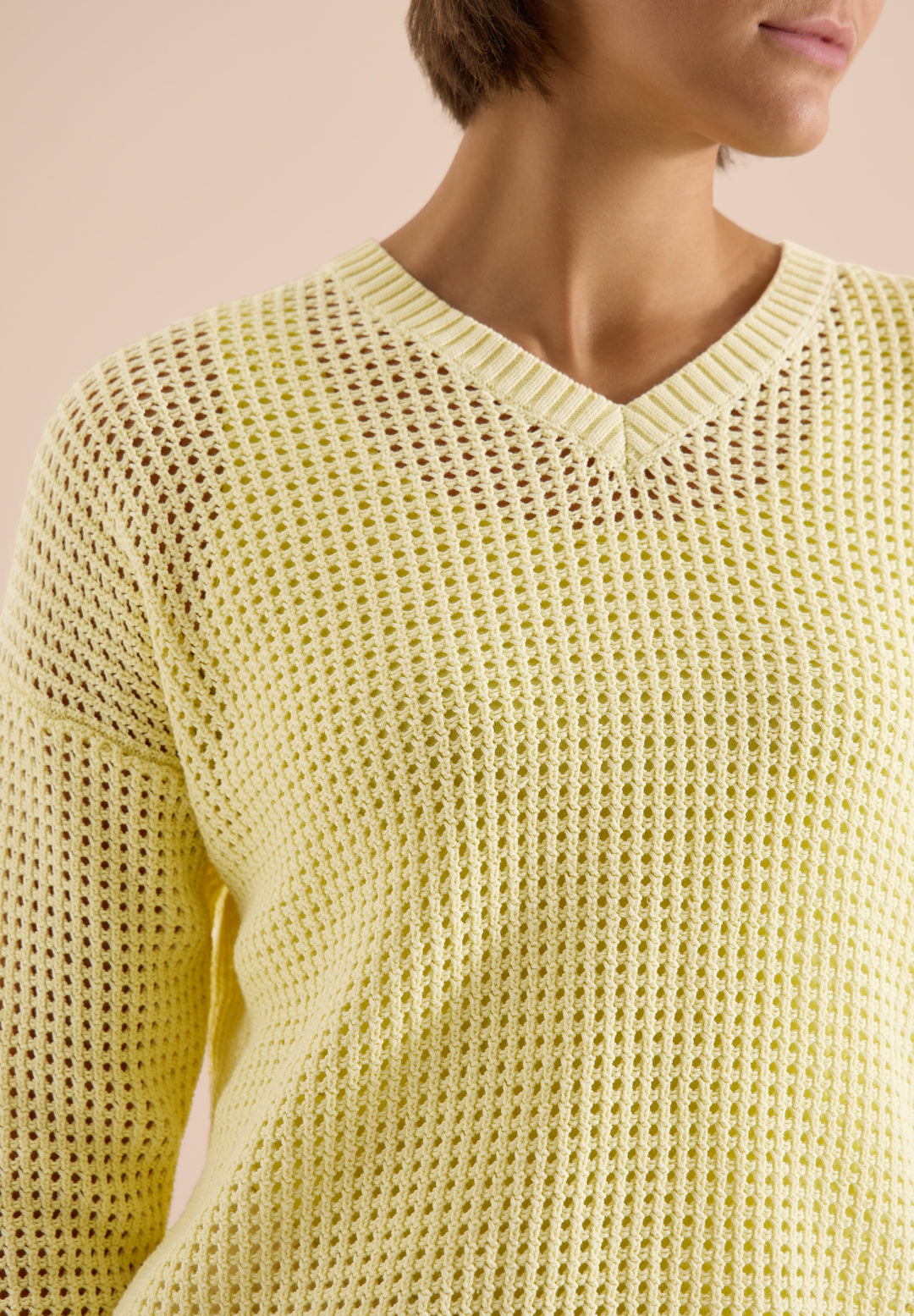 TOS_Crochet V-neck, light buttermilk yellow 17659 Bild 6
