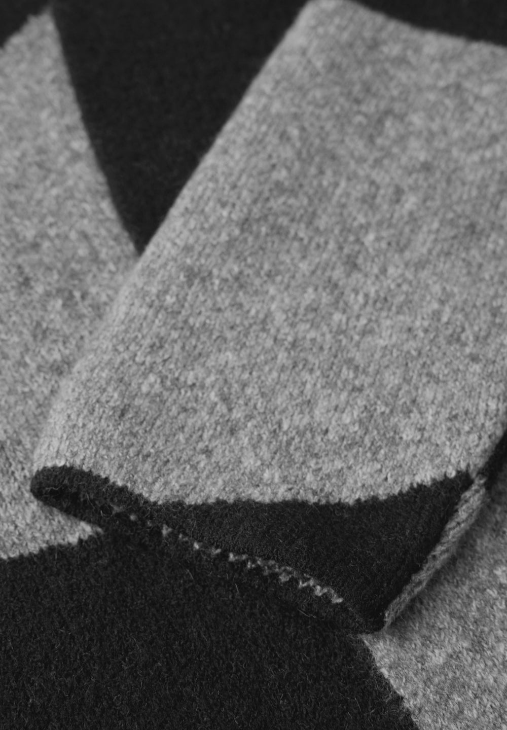 TOS_Open AOP Cardigan, Black 20001 Bild 2