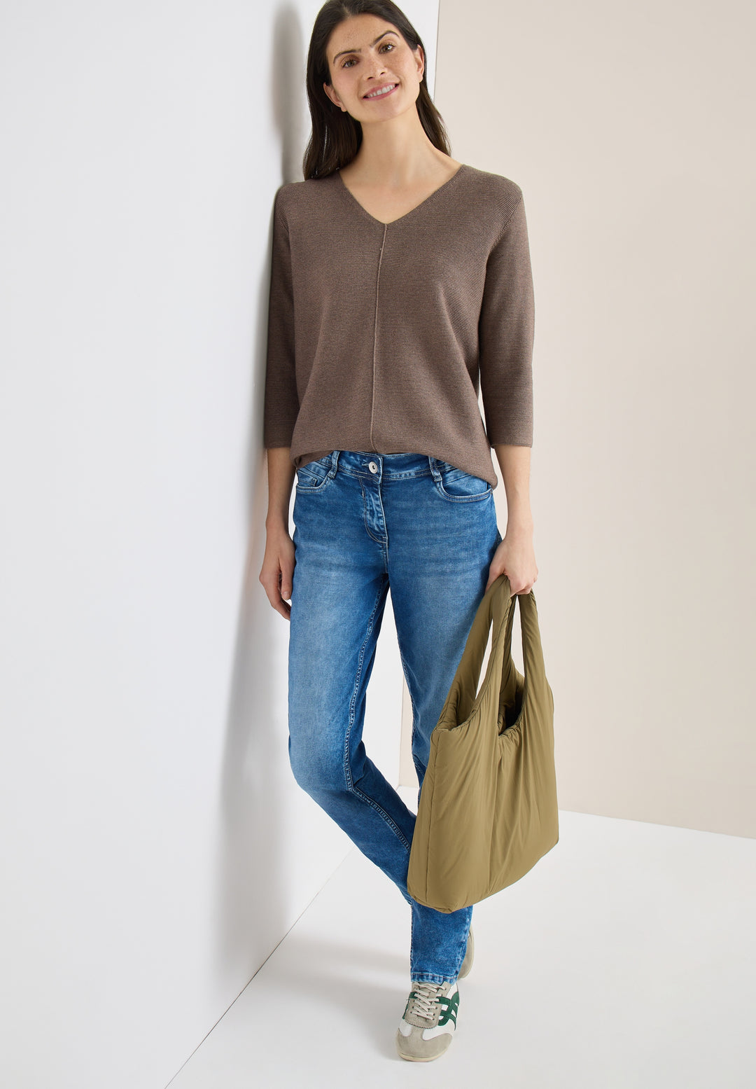 TOS_Structured V-neck, coffee taupe 17412 Bild 5