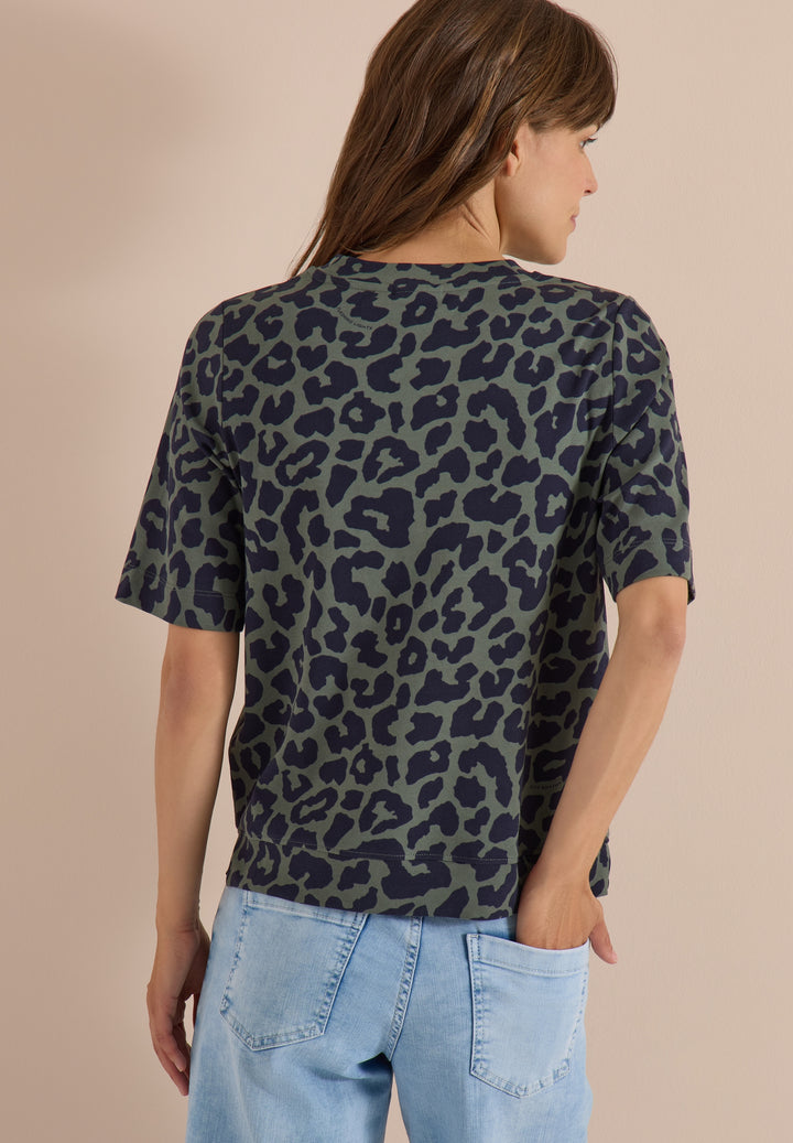 TOS Two-Tone Leo AOP Shirt, dried olive green 27798 Bild 4