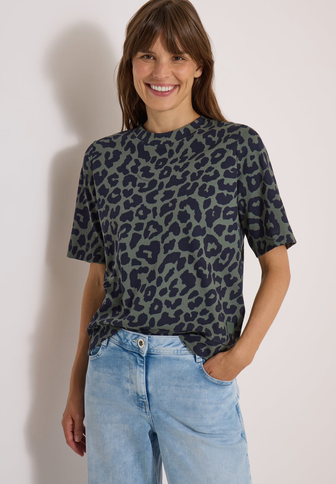 TOS Two-Tone Leo AOP Shirt, dried olive green 27798 Bild 6