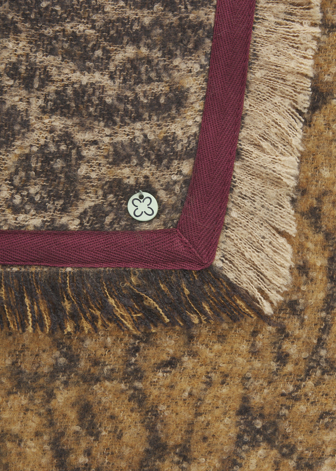 JACQUARD TRIANGLE RECYCLED POLYESTER LEO WITH FRINGES kamel-135X135X19, kamel CAM3 Bild 1