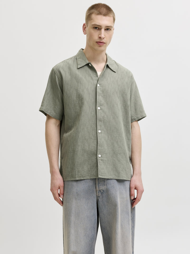 JORMONTAUK WAVY TEXTURE SHIRT SS SN, Vetiver 176725 Bild 2