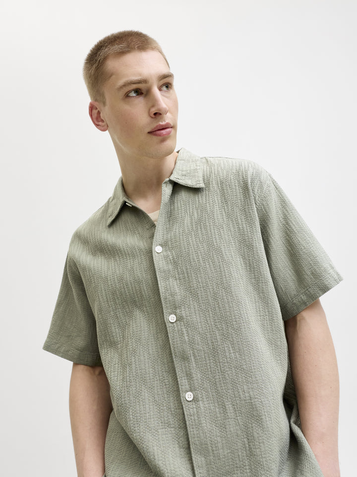 JORMONTAUK WAVY TEXTURE SHIRT SS SN, Vetiver 176725 Bild 5