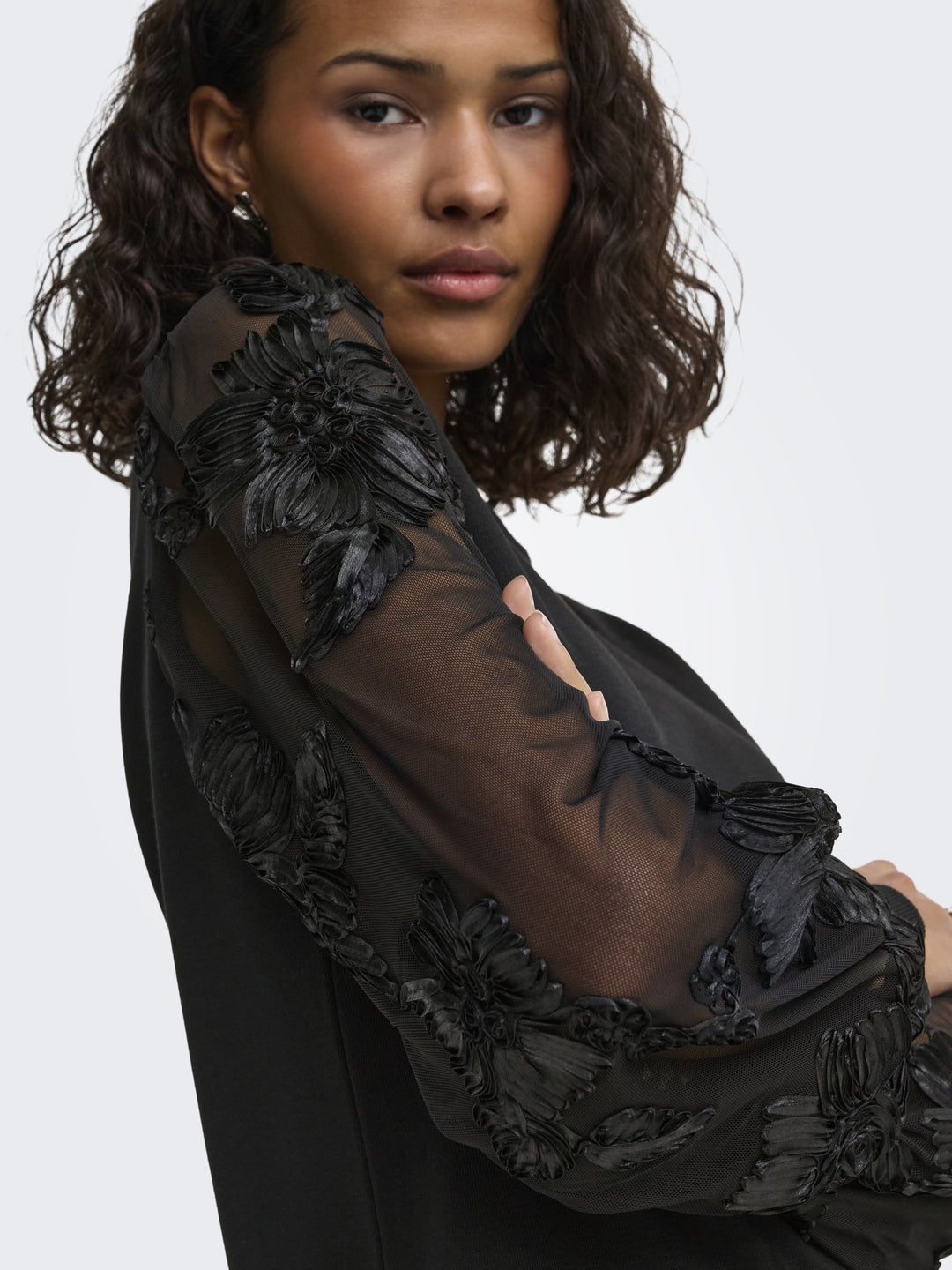 JDYFAIRVIEW LIFE L/S SWEAT DRESS JR, Black/CASA LACE SLEEVE 177911003 Bild 2