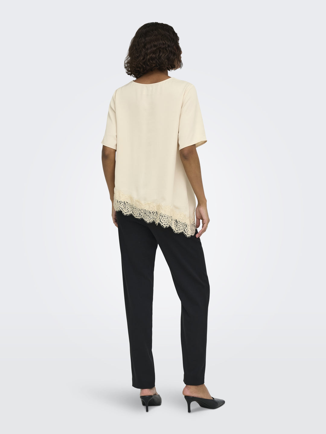 JDYURBA S/S ASSYMMETRIC TOP WVN EXP, Sandshell/WITH SANDSHELL LACE 196843007 Bild 6