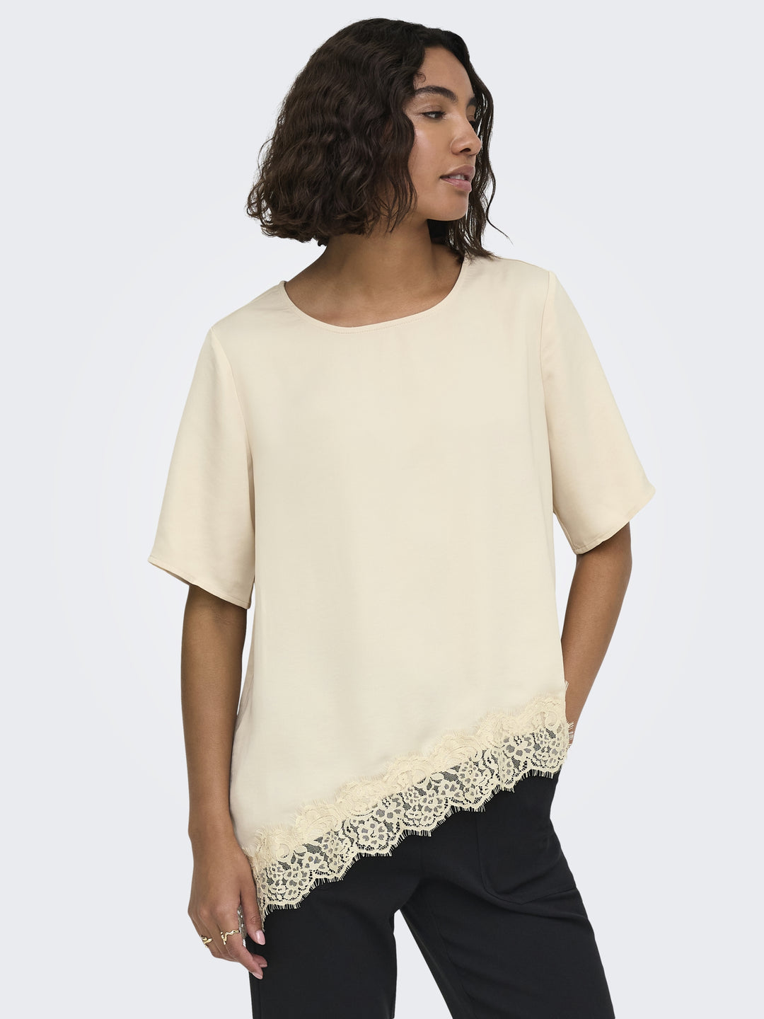 JDYURBA S/S ASSYMMETRIC TOP WVN EXP, Sandshell/WITH SANDSHELL LACE 196843007 Bild 7