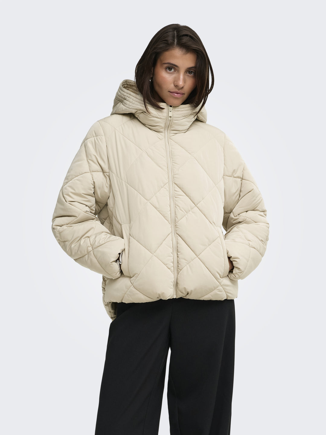 JDYVIOLET SHORT HOOD PUFFER OTW YFM, Silver Lining/CONTRAST KELP 264895001 Bild 4