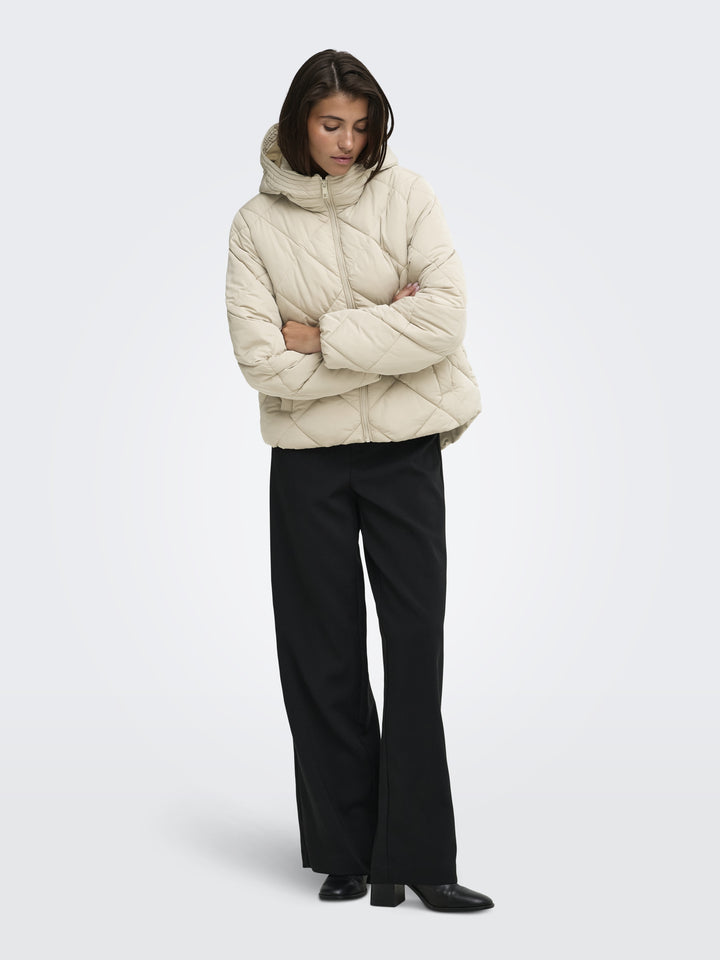 JDYVIOLET SHORT HOOD PUFFER OTW YFM, Silver Lining/CONTRAST KELP 264895001 Bild 6