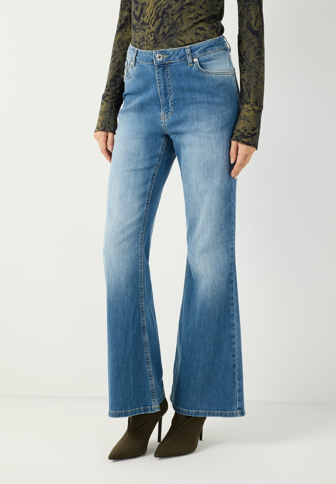 Blue Denim Flared Jeans, middle blue denim 0962 Bild 3