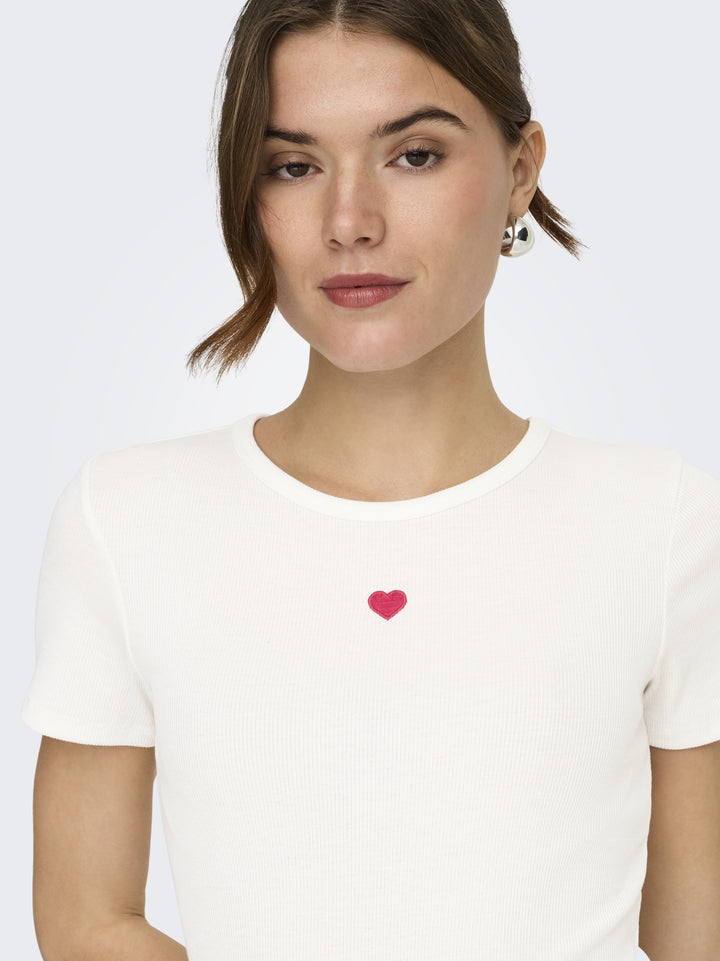 ONLELVA JUNE EMB S/S TEE JRS NOOS, Cloud Dancer/RED HEART 177922001 Bild 3