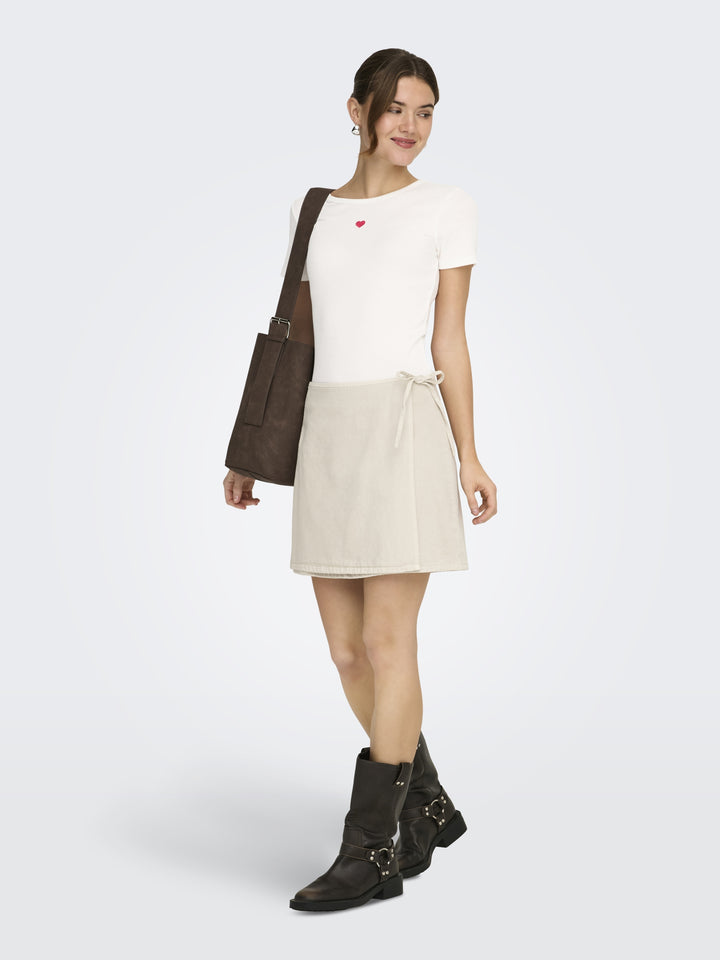 ONLELVA JUNE EMB S/S TEE JRS NOOS, Cloud Dancer/RED HEART 177922001 Bild 7