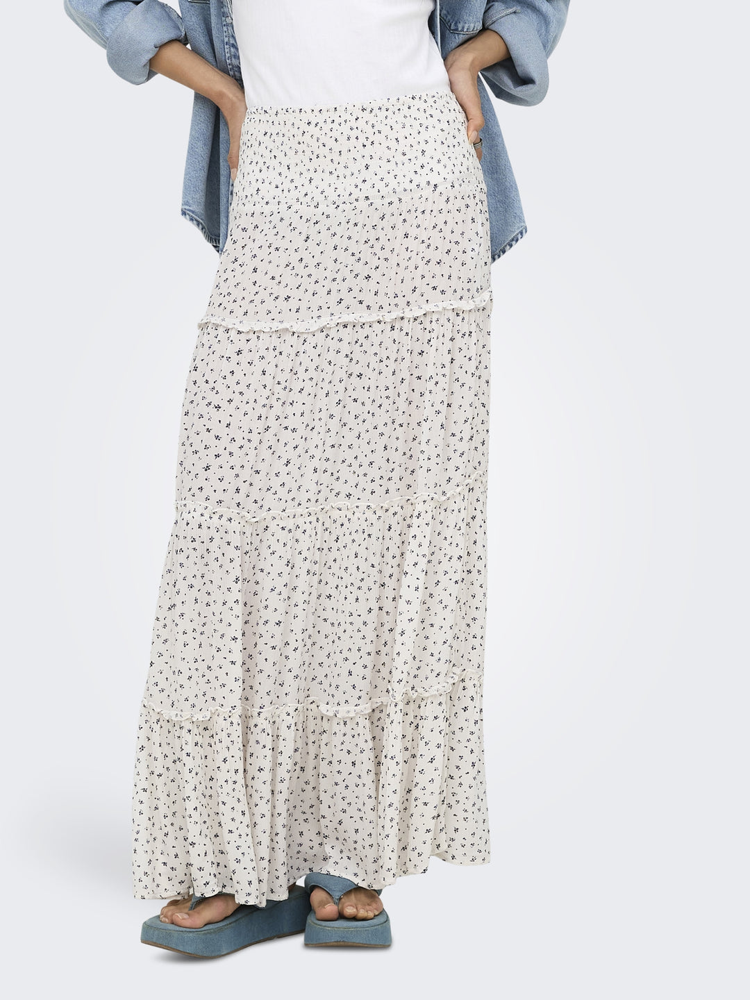 ONLFERNANDA LIFE LAYRED LONG SKIRT, Cloud Dancer/LUKKI BLUE DITSY 177922001 Bild 4