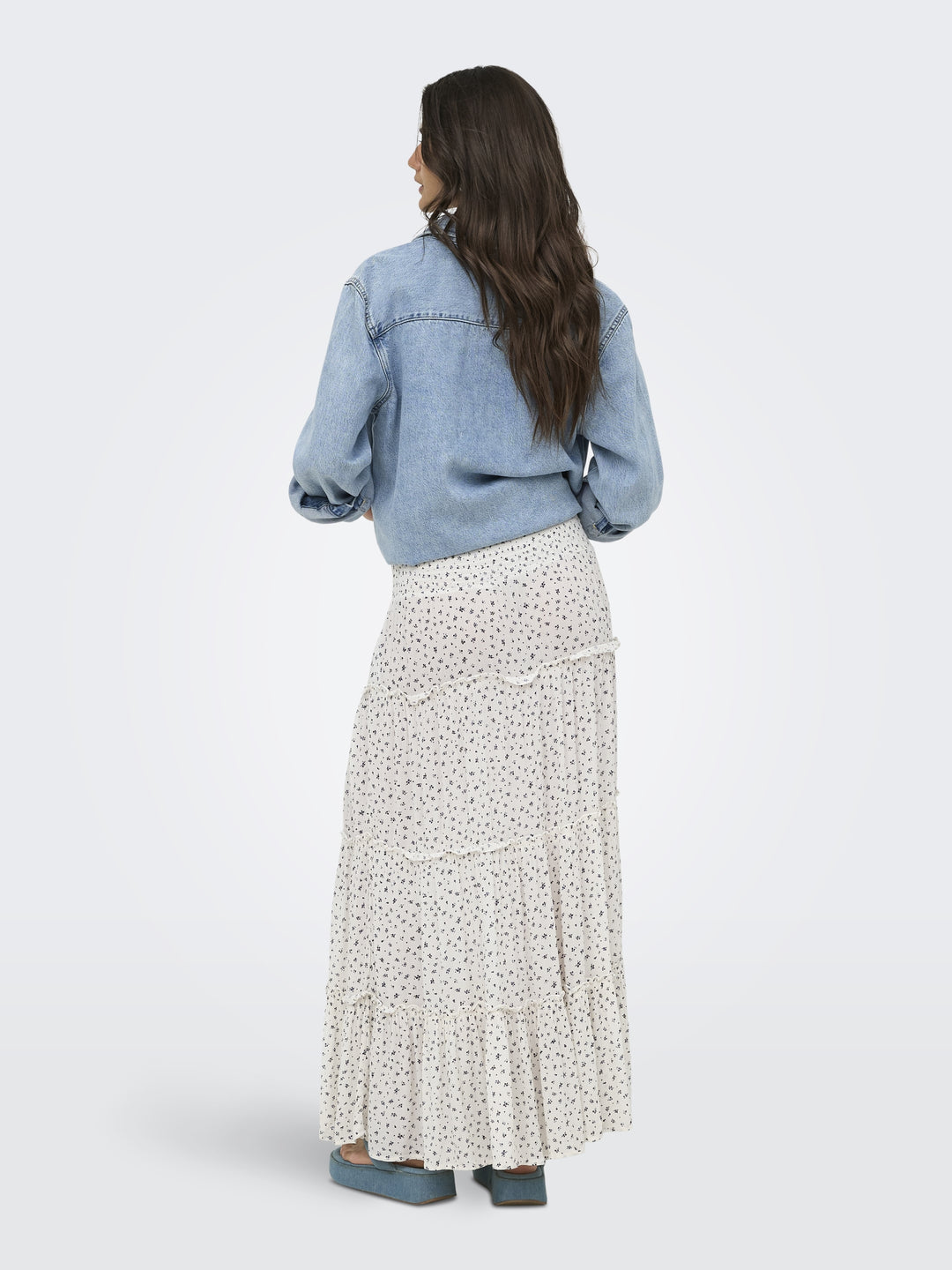 ONLFERNANDA LIFE LAYRED LONG SKIRT, Cloud Dancer/LUKKI BLUE DITSY 177922001 Bild 5