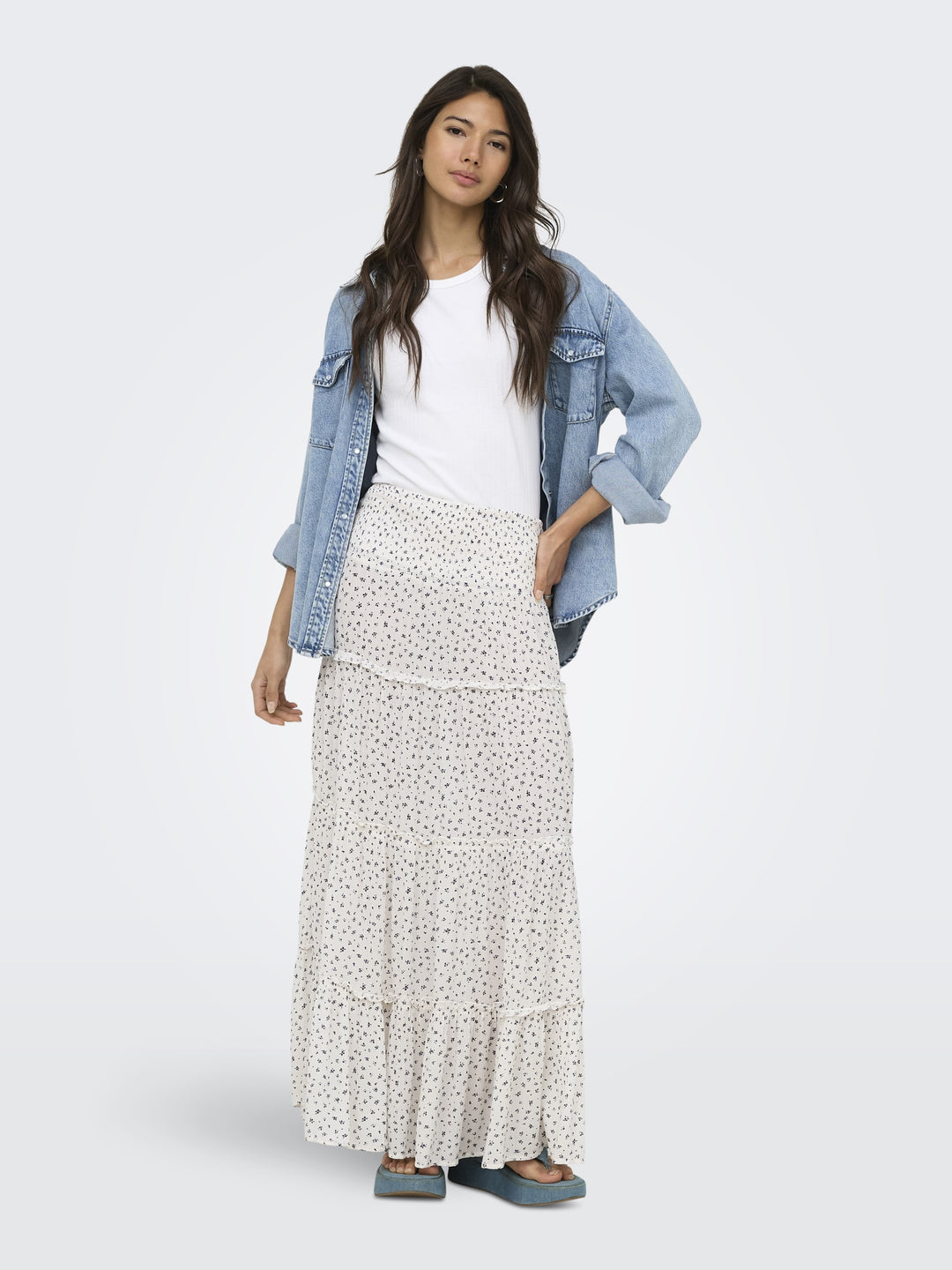 ONLFERNANDA LIFE LAYRED LONG SKIRT, Cloud Dancer/LUKKI BLUE DITSY 177922001 Bild 6