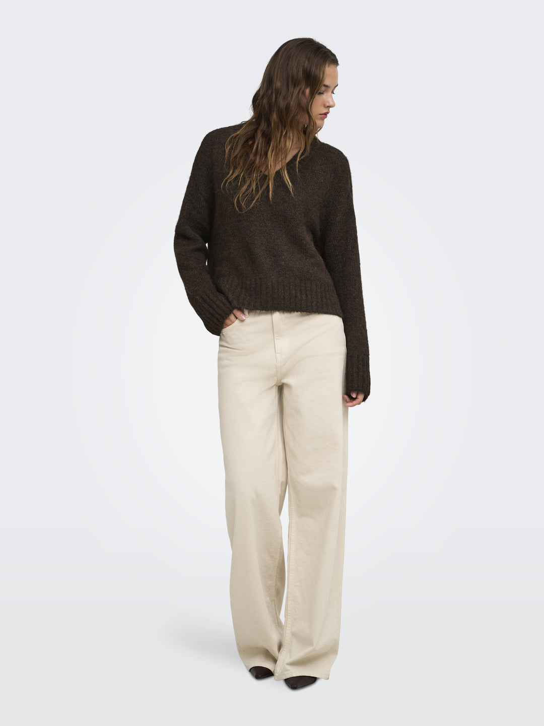 ONLFIONA LS LOOSE V-NECK KNT, Coffee Bean/Melange 237375001 Bild 7