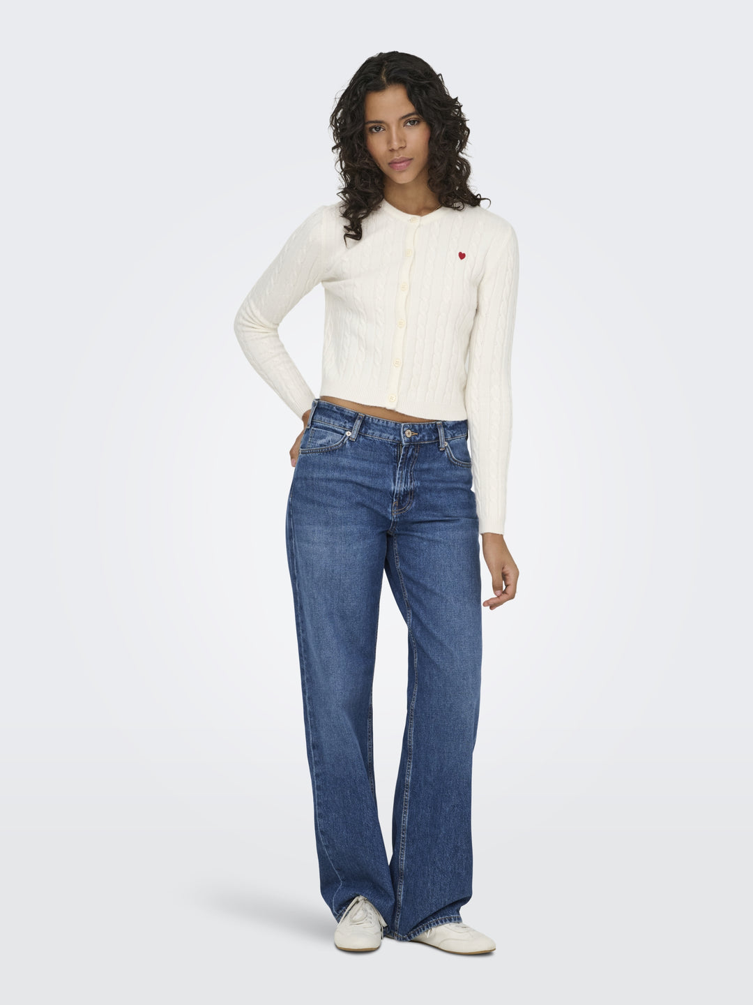 ONLKATIA LS CABLE BUTTON CARDIGAN C, Baby'S Breath/True Red Heart Emb/Dt 304181007 Bild 3