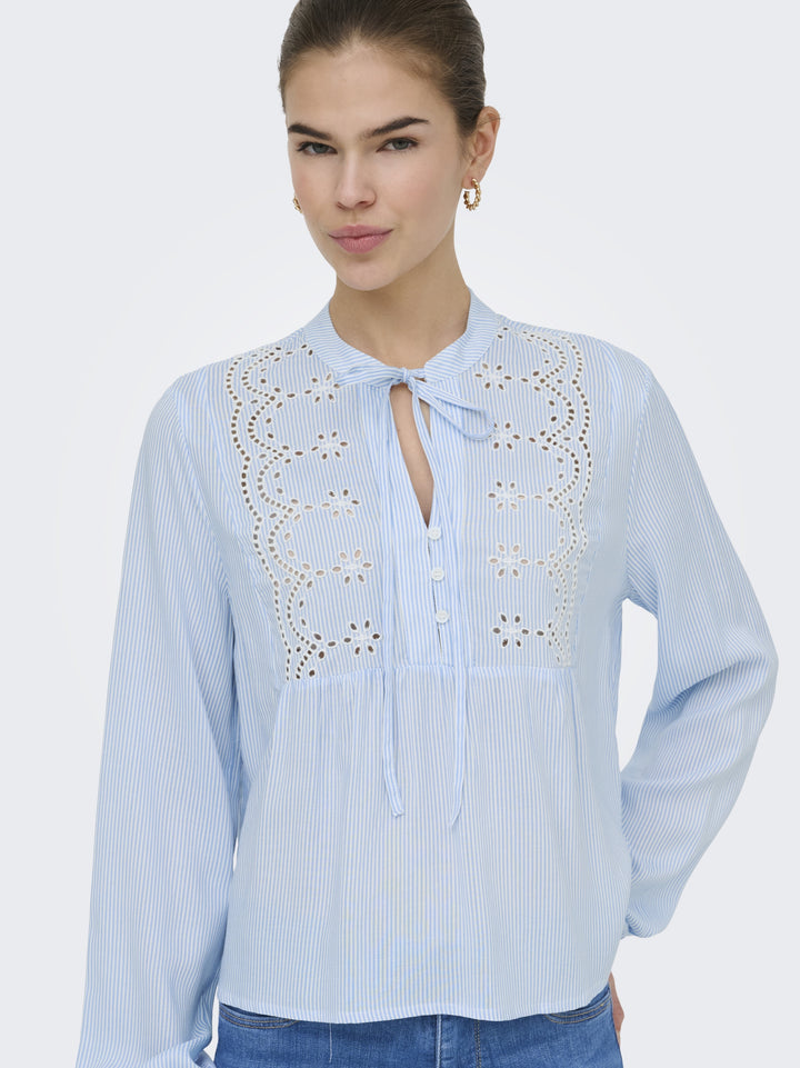 ONLLENNYO LS EMBROID V-NECK TOP NOO, Kentucky Blue/BRIGHT WHITE 206870001 Bild 3