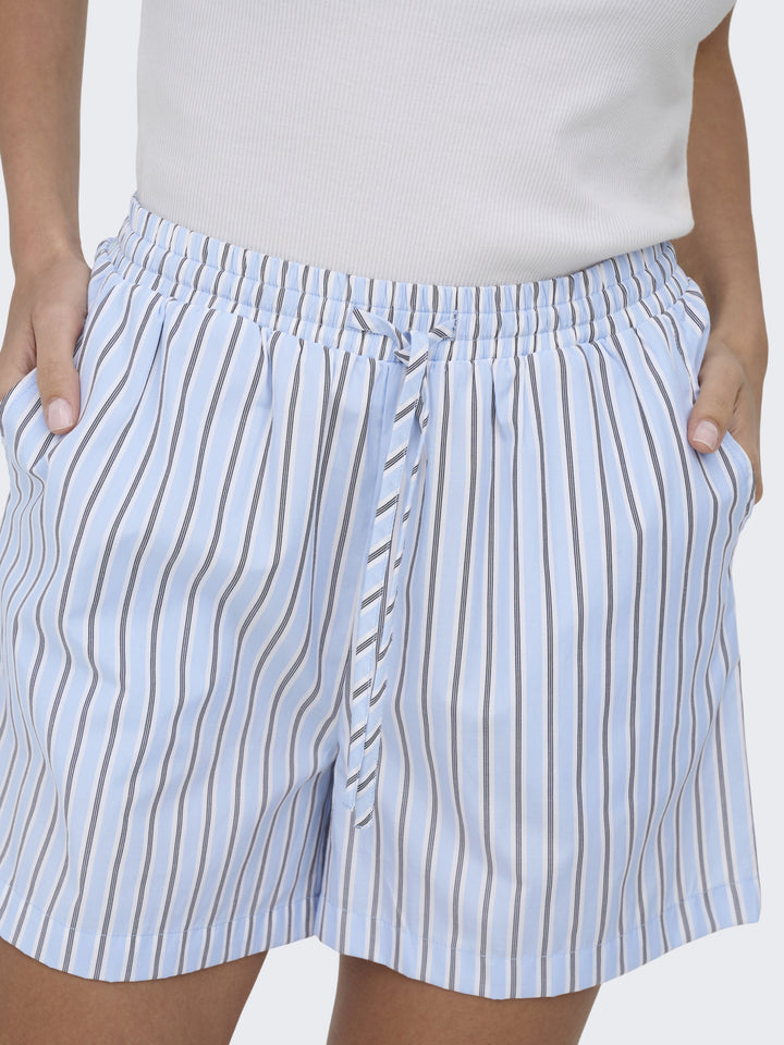 ONLLORIS STRIPED SHORTS WVN, Chambray Blue/W. Bright white + Bla 187358002 Bild 7