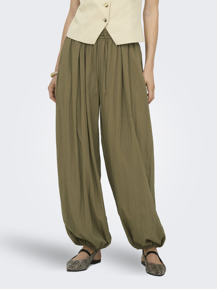 ONLNITA PLEATED BALLOON PANT PNT, Capers 293837 Bild 4