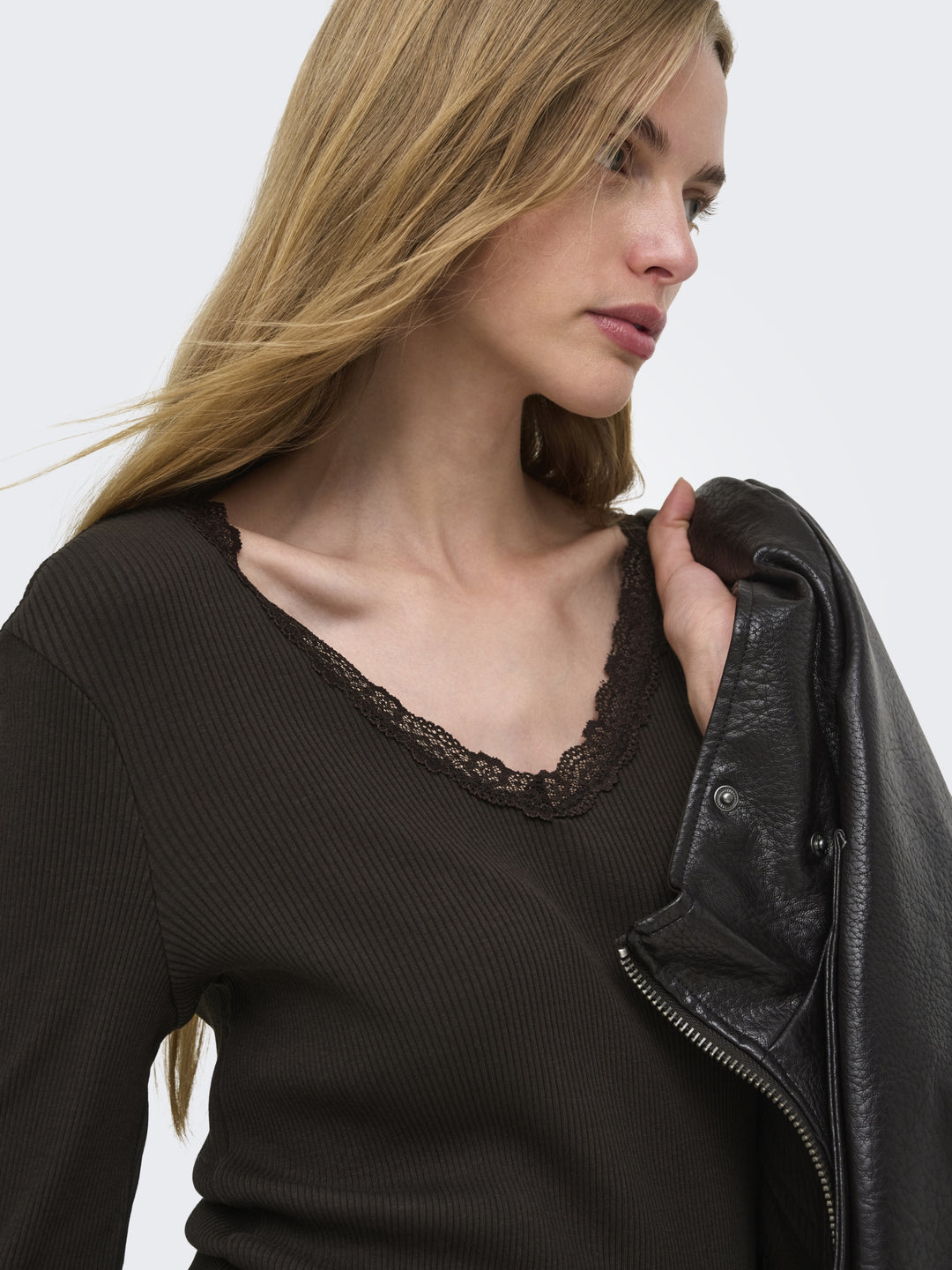 ONLSARA SHARAI L/S V-NECK TOP JRS N, Chocolate Torte 244915 Bild 3
