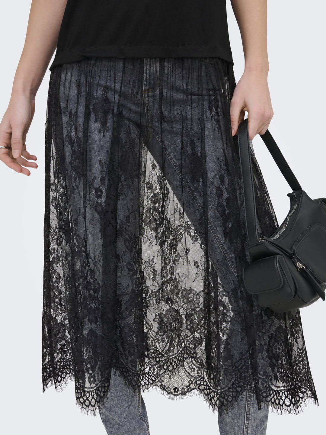 ONLTAHLIA S/S LACE DRESS TOP JRS, Black/Dtm lace 177911001 Bild 2