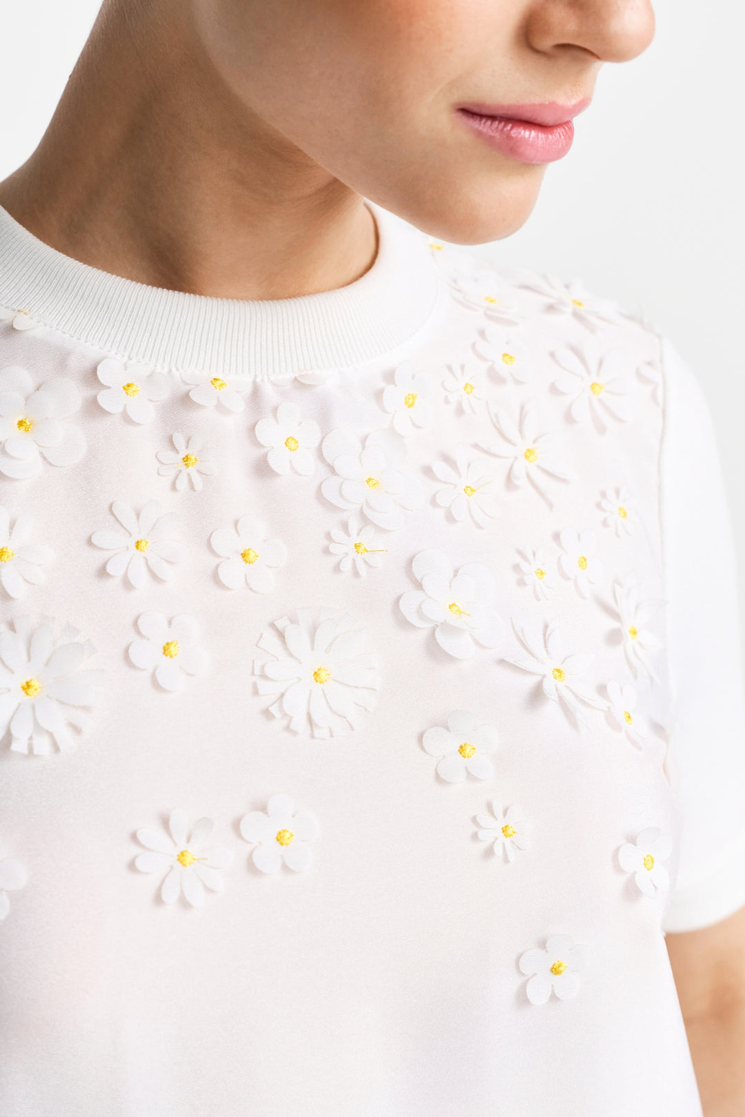 Knit Mat Mix T-Shirt with Flower Ap, pearl white 113 Bild 5