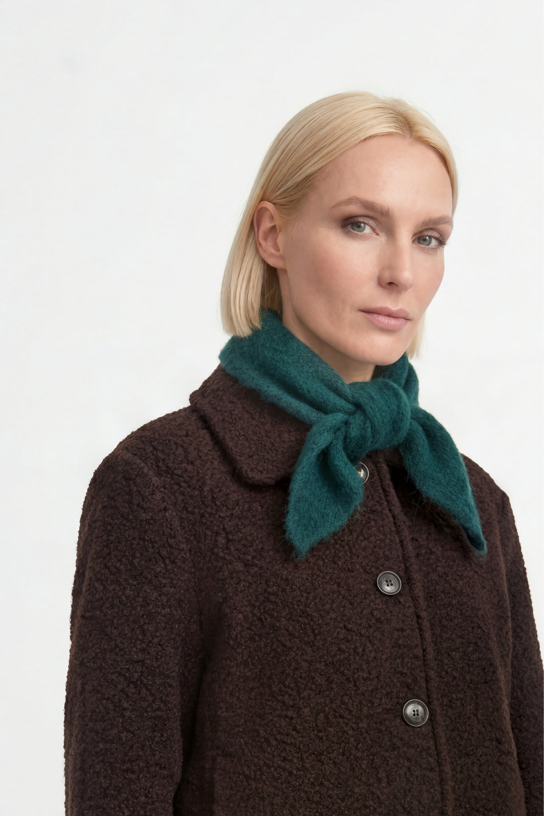 Knitted triangle scarf, deep pine 491 Bild 3