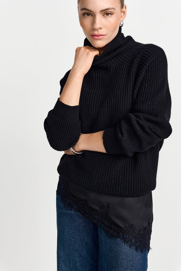 Satin top with lace, black 890 Bild 6