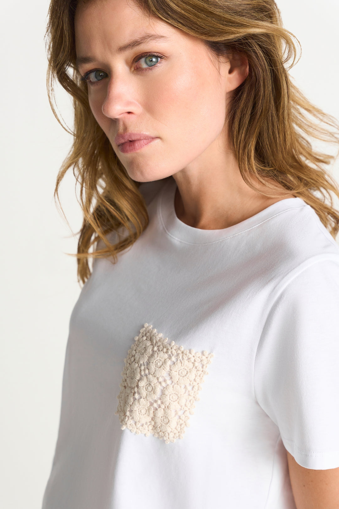 T-Shirt with Crochet Pocket, white 100 Bild 5