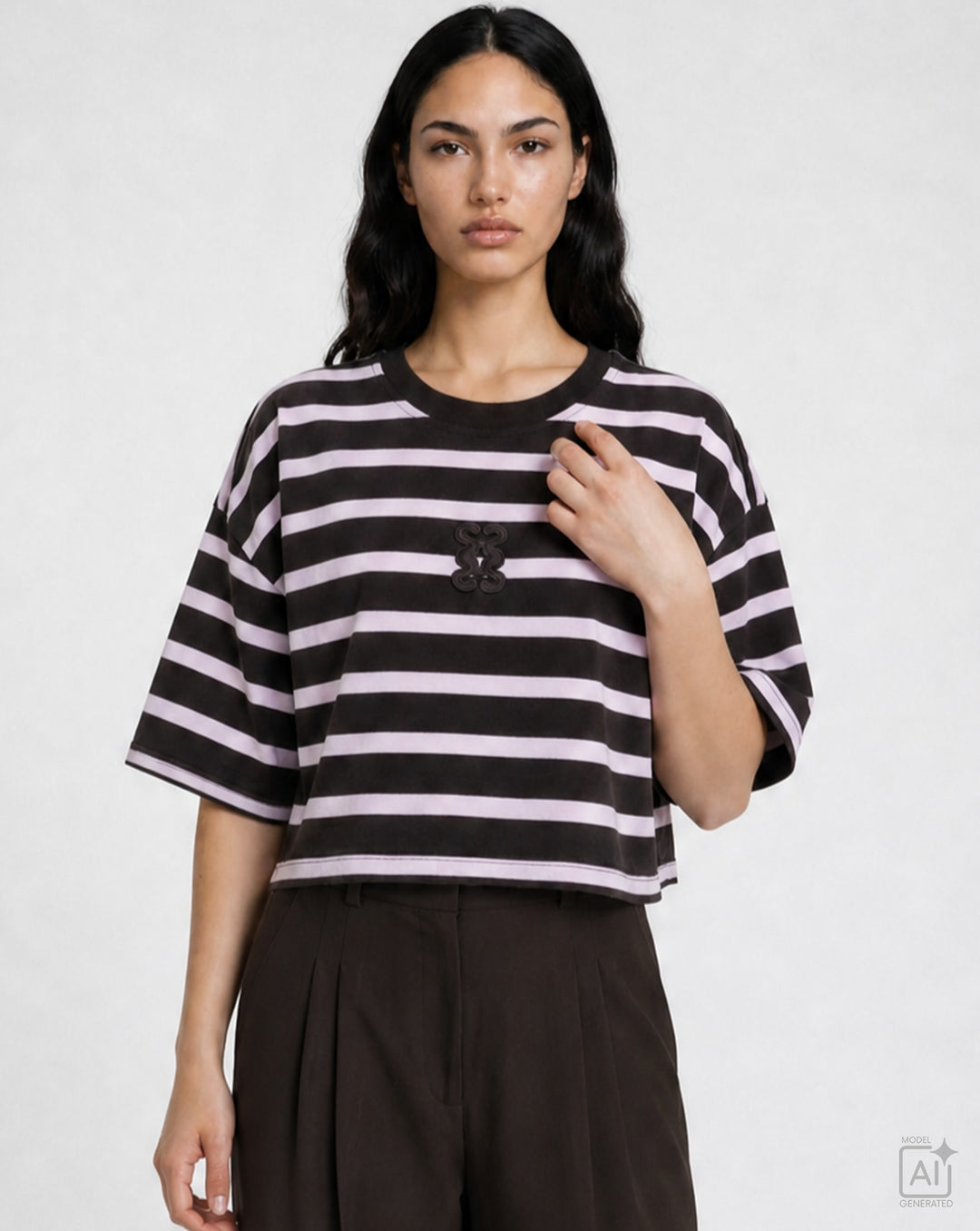 BOXY CROPPED T-SHIRT ANAGRAM STRIPE, DARK CHOC 913 Bild 4