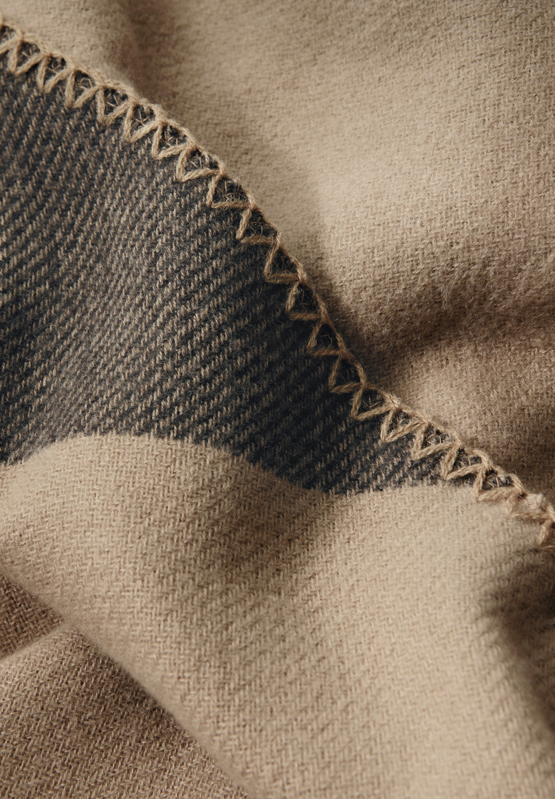 2 Color Triangle Double, flowing beige 27105 Bild 3