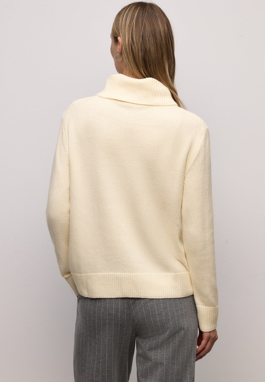 cosy sweater with roll-neck, soft beige 16351 Bild 4
