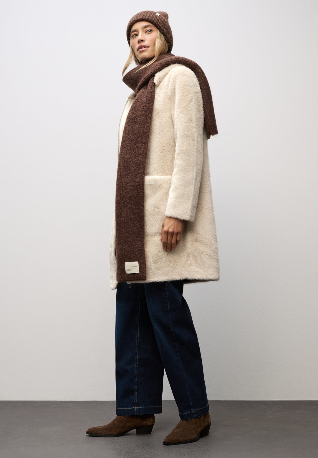 Fake Fur Coat w. Hoody, pastel sand 15056 Bild 5