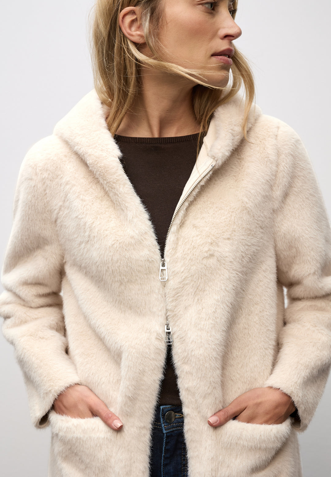 Fake Fur Coat w. Hoody, pastel sand 15056 Bild 6