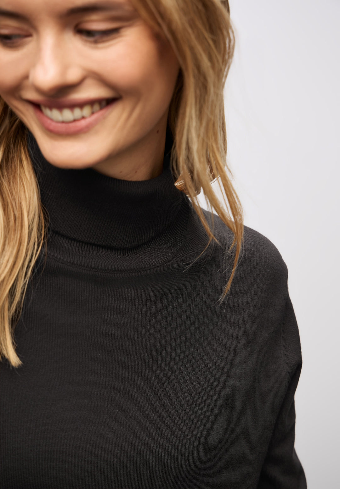 LTD QR_basic roll-neck, darkest brown 17103 Bild 6