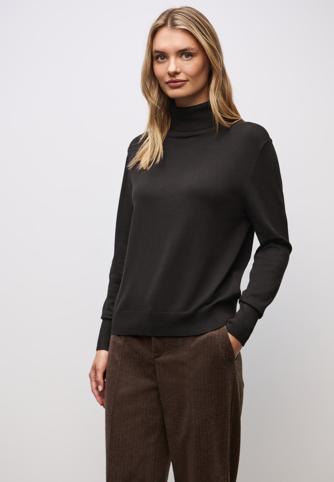LTD QR_basic roll-neck, darkest brown 17103 Bild 7
