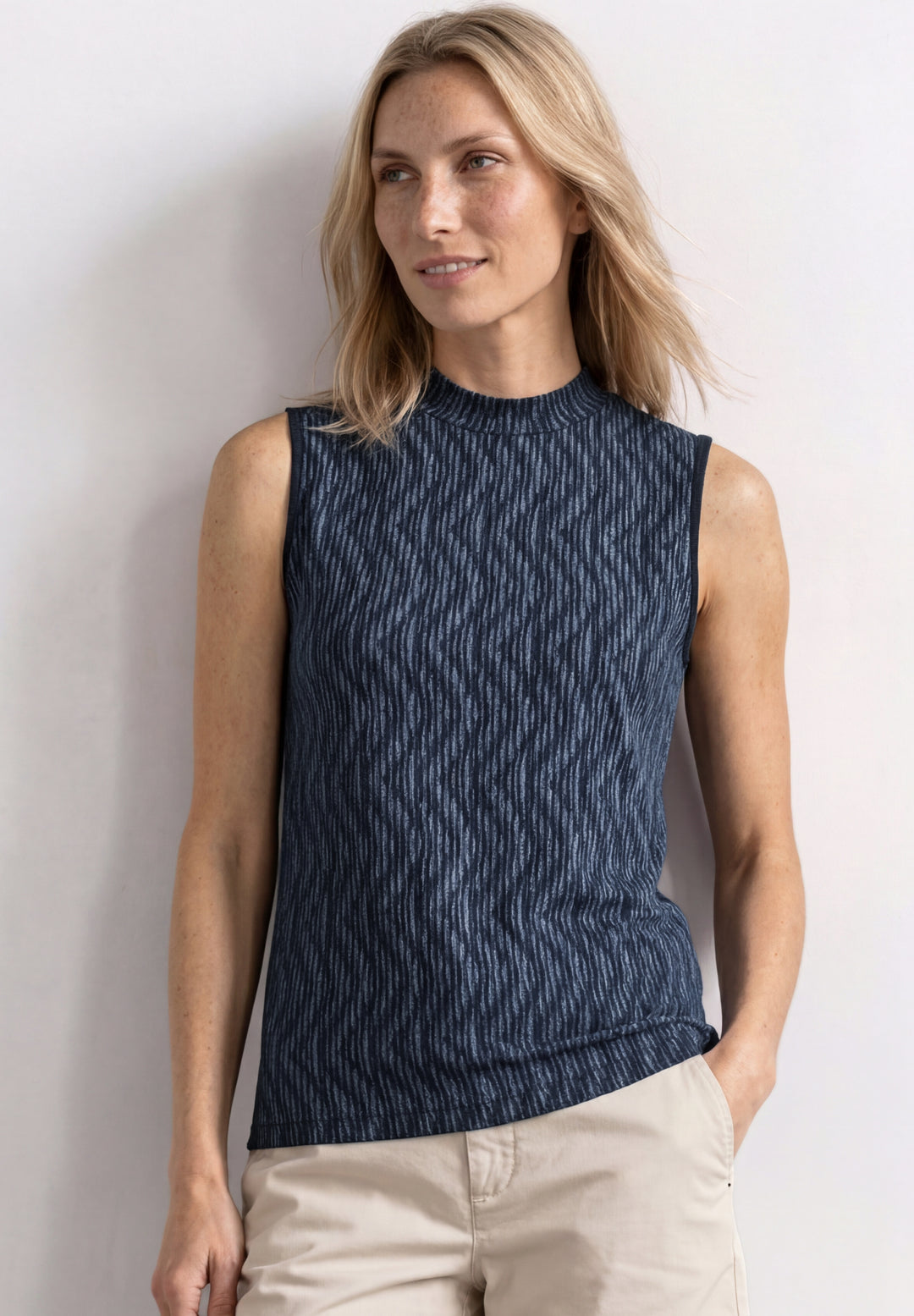 LTD QR printed turtle neck top, ashen blue 27867 Bild 3