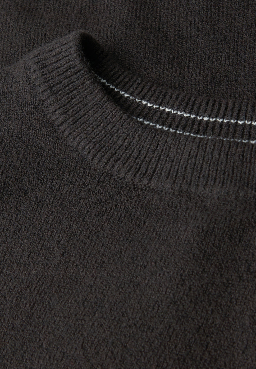 LTD QR_round neck sweater, darkest brown 17103 Bild 2