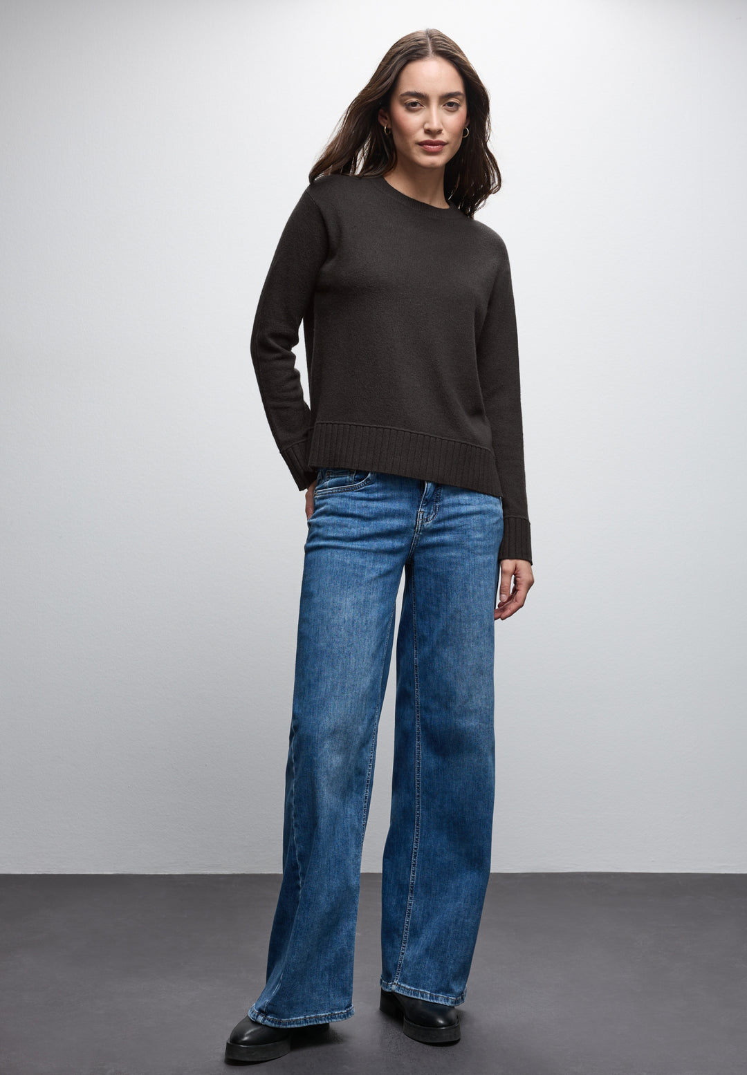 LTD QR_round neck sweater, darkest brown 17103 Bild 5