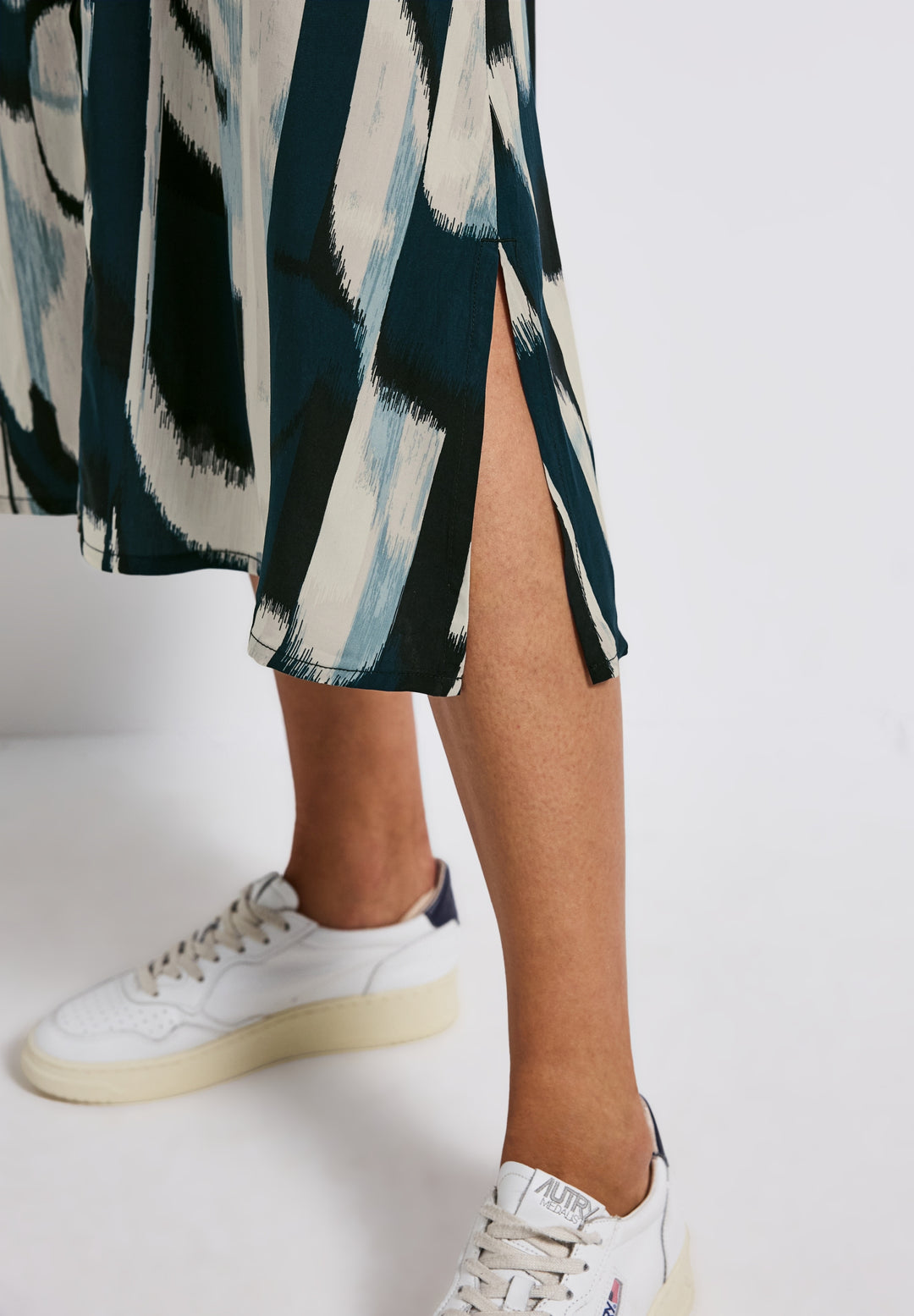 LTD QR sleeveless Viscose Shir, tide blue 36857 Bild 7