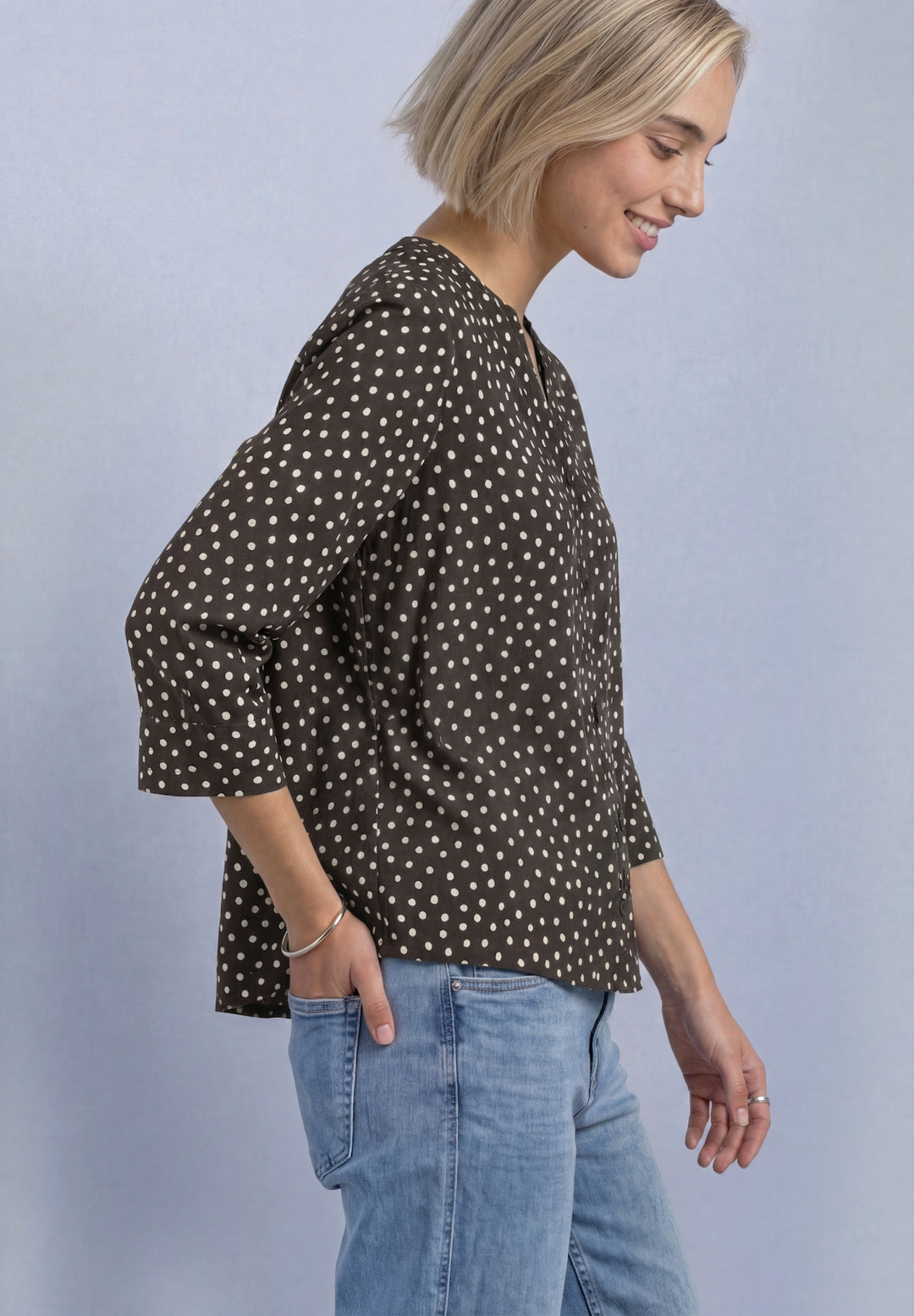 LTD QR Splitneck blouse w butt, black coffee 27874 Bild 3