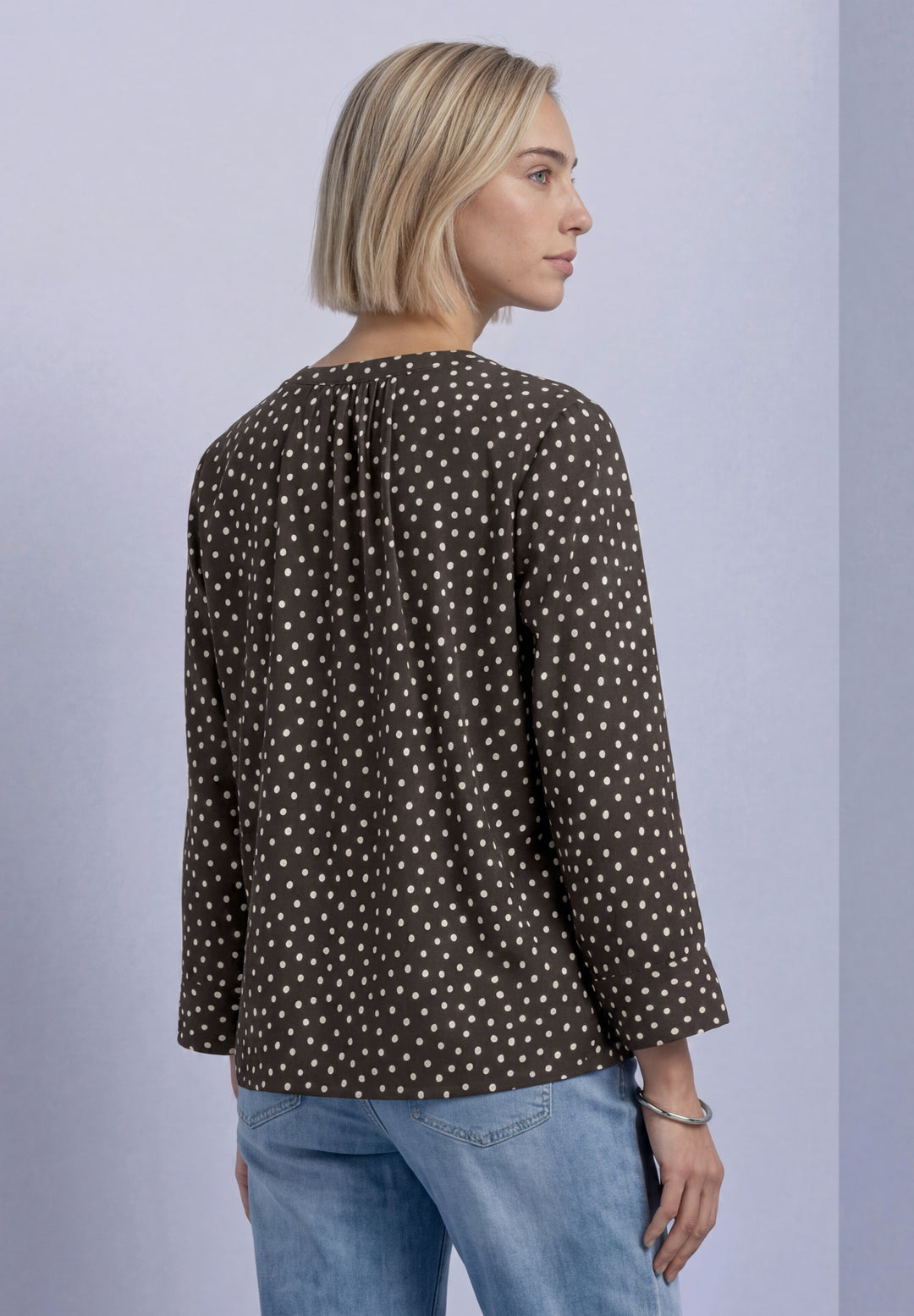 LTD QR Splitneck blouse w butt, black coffee 27874 Bild 4