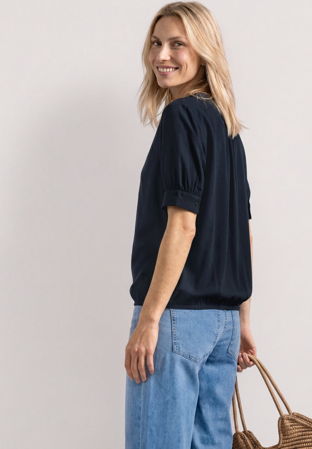 LTD QR Splitneck blouse w gath, darkest blue 17915 Bild 4